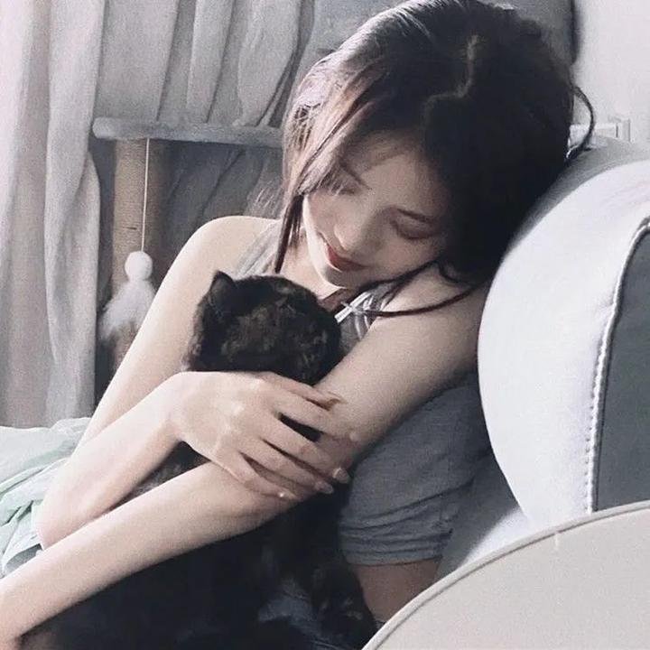 他在窥视你